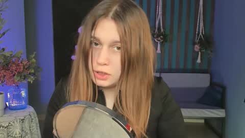 Snapshot of fioramarmoris chatting on 10.05.25 fiora online show from 10.05.25