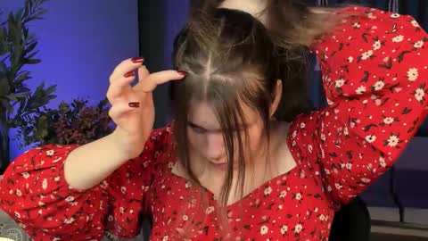 Snapshot of fioramarmoris chatting on 10.12.25 fiora online show from 10.12.25