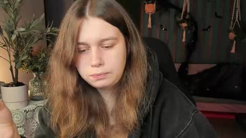 Snapshot of fioramarmoris chatting on 10.20.25 fiora online show from 10.20.25