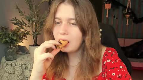 Snapshot of fioramarmoris chatting on 10.26.25 fiora online show from 10.26.25