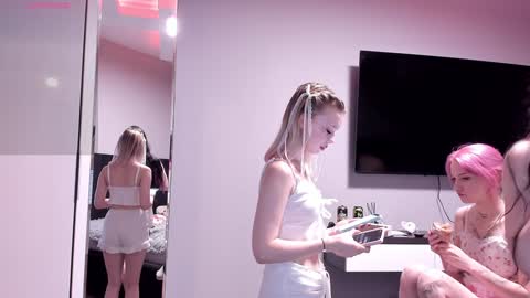 Snapshot of fire___fox chatting on 12.05.24 Adel INST adel flo1 tg fansly online show from 12.05.24