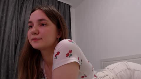 fireflies_fly_ online show from 11.04.25