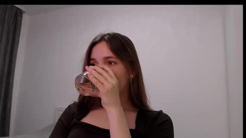 fireflies_fly_ online show from 11.11.25