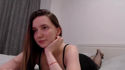 fireflies_fly_ online show from 02.06.26