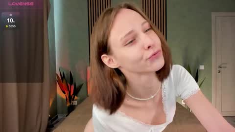 im Linda please give me thumbs up online show from 09.18.25