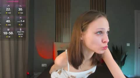 im Linda please give me thumbs up online show from 01.11.26