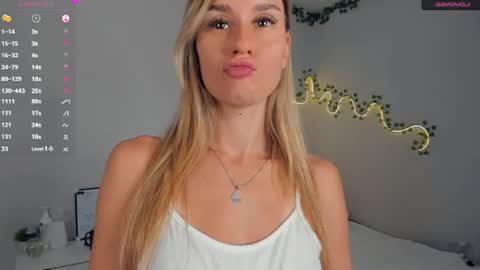 Snapshot of fizana chatting on 07.16.26 Kira online show from 07.16.26