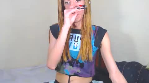 Snapshot of flacats23cm chatting on 01.07.25 flats23cm online show from 01.07.25