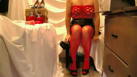 Snapshot of flirtydirtyfiona chatting on 11.23.25 flirtydirtyfiona online show from 11.23.25