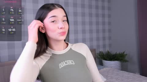 Snapshot of flirtykitty_ chatting on 12.29.24 Emely  online show from 12.29.24