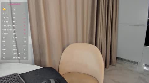 Snapshot of flirtykitty_ chatting on 10.24.25 Emely  online show from 10.24.25