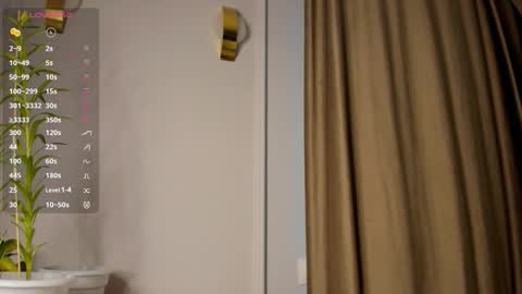 Snapshot of flirtykitty_ chatting on 10.29.25 Emely  online show from 10.29.25