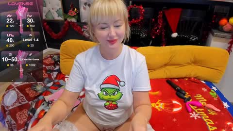Snapshot of flirtymary chatting on 12.30.24 Mary online show from 12.30.24