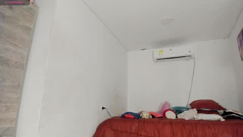 Snapshot of flor_herrera1 chatting on 10.02.25    online show from 10.02.25