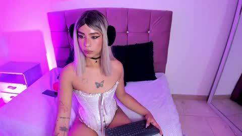 Snapshot of flor_pink chatting on 04.17.26 Flor online show from 04.17.26