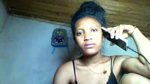 Snapshot of florencia011 chatting on 10.21.25 florencia011 online show from 10.21.25