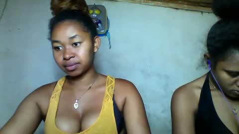 Snapshot of florencia011 chatting on 10.22.25 florencia011 online show from 10.22.25