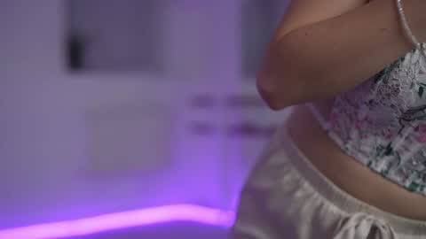 Snapshot of floret_joy chatting on 01.11.25 ALICE online show from 01.11.25