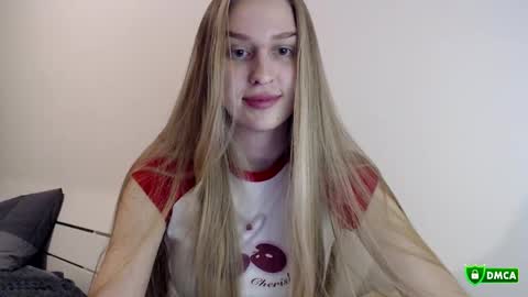Snapshot of florisalberta chatting on 10.26.25 Florisa online show from 10.26.25