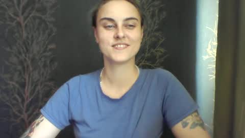 Snapshot of flower_bluee chatting on 06.20.26 Ambika 3 online show from 06.20.26