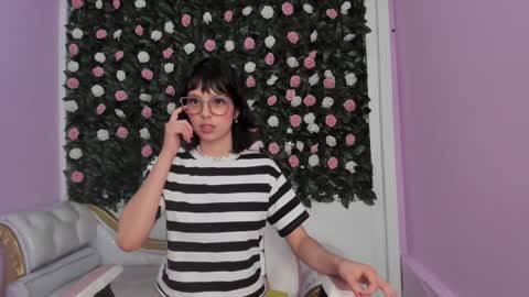 Snapshot of flower_dulce chatting on 01.02.25 Dulce online show from 01.02.25