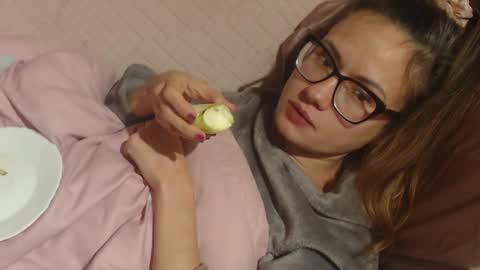 say meow and send tip  online show from 11.15.25