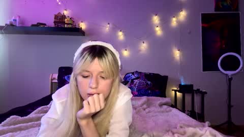 Delle online show from 09.23.25