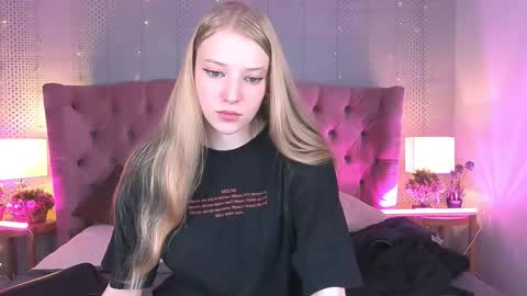 Mia online show from 10.09.25