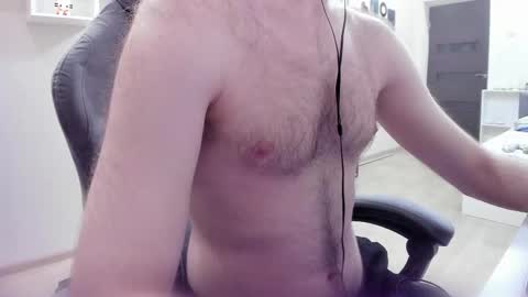 Snapshot of fluffycat_ chatting on 03.08.25 fluffycat online show from 03.08.25