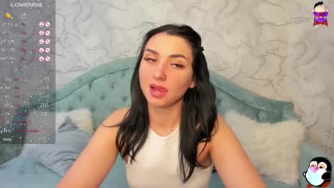 Snapshot of flufyfoxx chatting on 10.16.25 Lina online show from 10.16.25