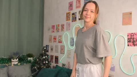 Snapshot of fly_best chatting on 12.28.24 Polly online show from 12.28.24