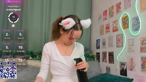 Snapshot of fly_best chatting on 01.10.25 Polly online show from 01.10.25