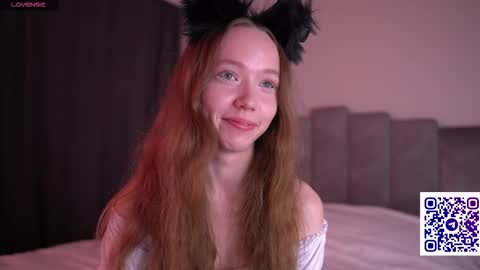 Snapshot of fly_best chatting on 09.14.25 Polly online show from 09.14.25