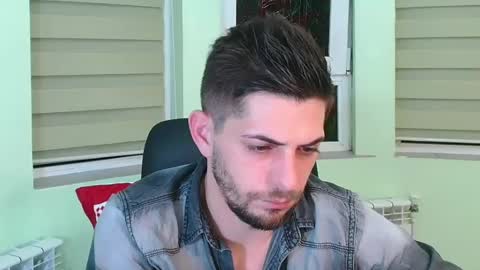 independent model online show from 01.14.25