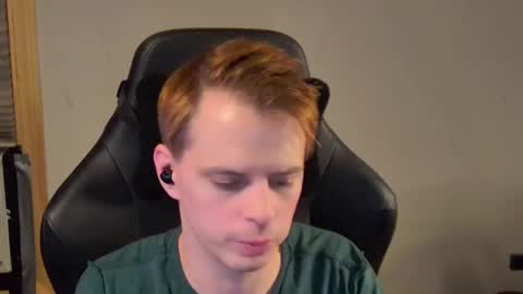 Snapshot of forever_broken chatting on 12.02.24 forever_broken online show from 12.02.24