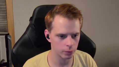 Snapshot of forever_broken chatting on 12.08.24 forever_broken online show from 12.08.24