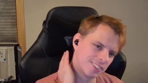 Snapshot of forever_broken chatting on 12.11.24 forever_broken online show from 12.11.24