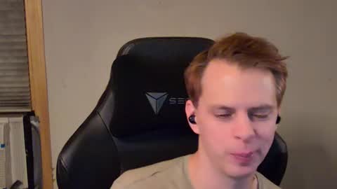 Snapshot of forever_broken chatting on 01.15.25 forever_broken online show from 01.15.25