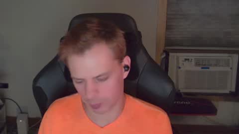 Snapshot of forever_broken chatting on 10.09.25 forever_broken online show from 10.09.25