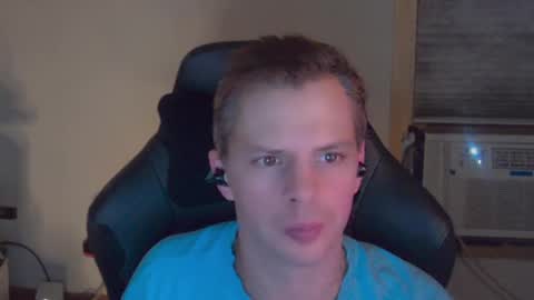 Snapshot of forever_broken chatting on 10.27.25 forever_broken online show from 10.27.25