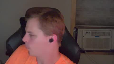 Snapshot of forever_broken chatting on 10.29.25 forever_broken online show from 10.29.25