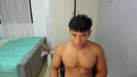 Snapshot of fox_evans chatting on 10.04.25 Fox online show from 10.04.25