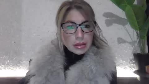 fox_red_lady7 online show from 12.03.24