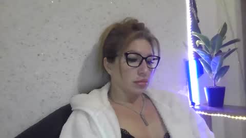 fox_red_lady7 online show from 02.20.25