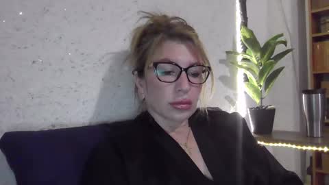 fox_red_lady7 online show from 03.09.25