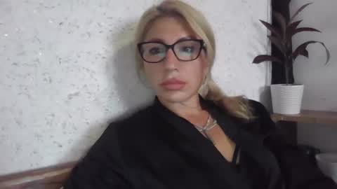 fox_red_lady7 online show from 09.18.25