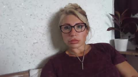 fox_red_lady7 online show from 09.23.25