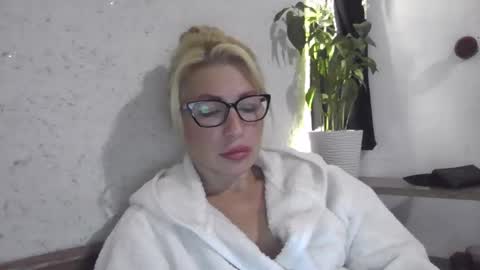 fox_red_lady7 online show from 10.08.25