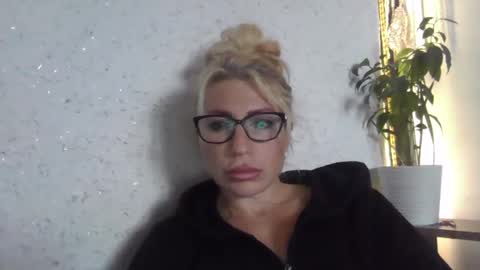 fox_red_lady7 online show from 10.20.25