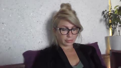 fox_red_lady7 online show from 10.26.25